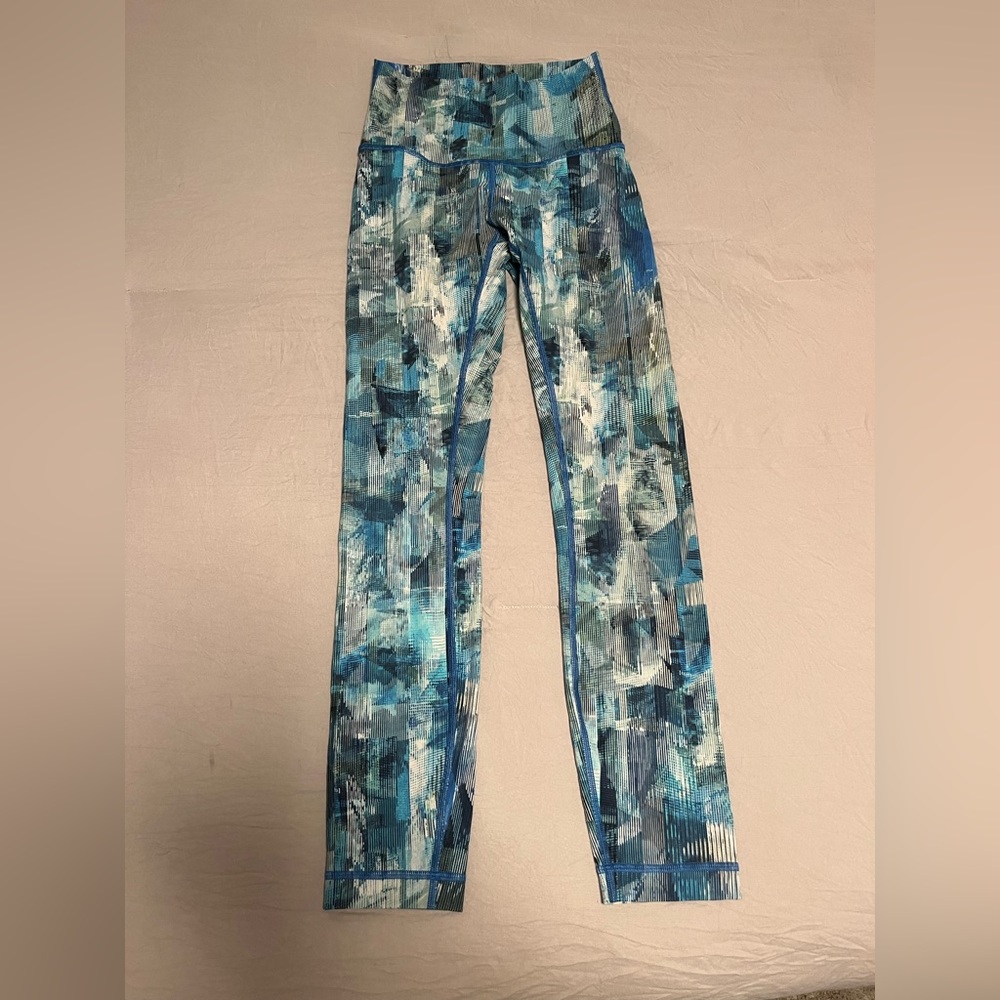 Lululemon High Rise Crop Leggings. Size 2. Blue Green Print.